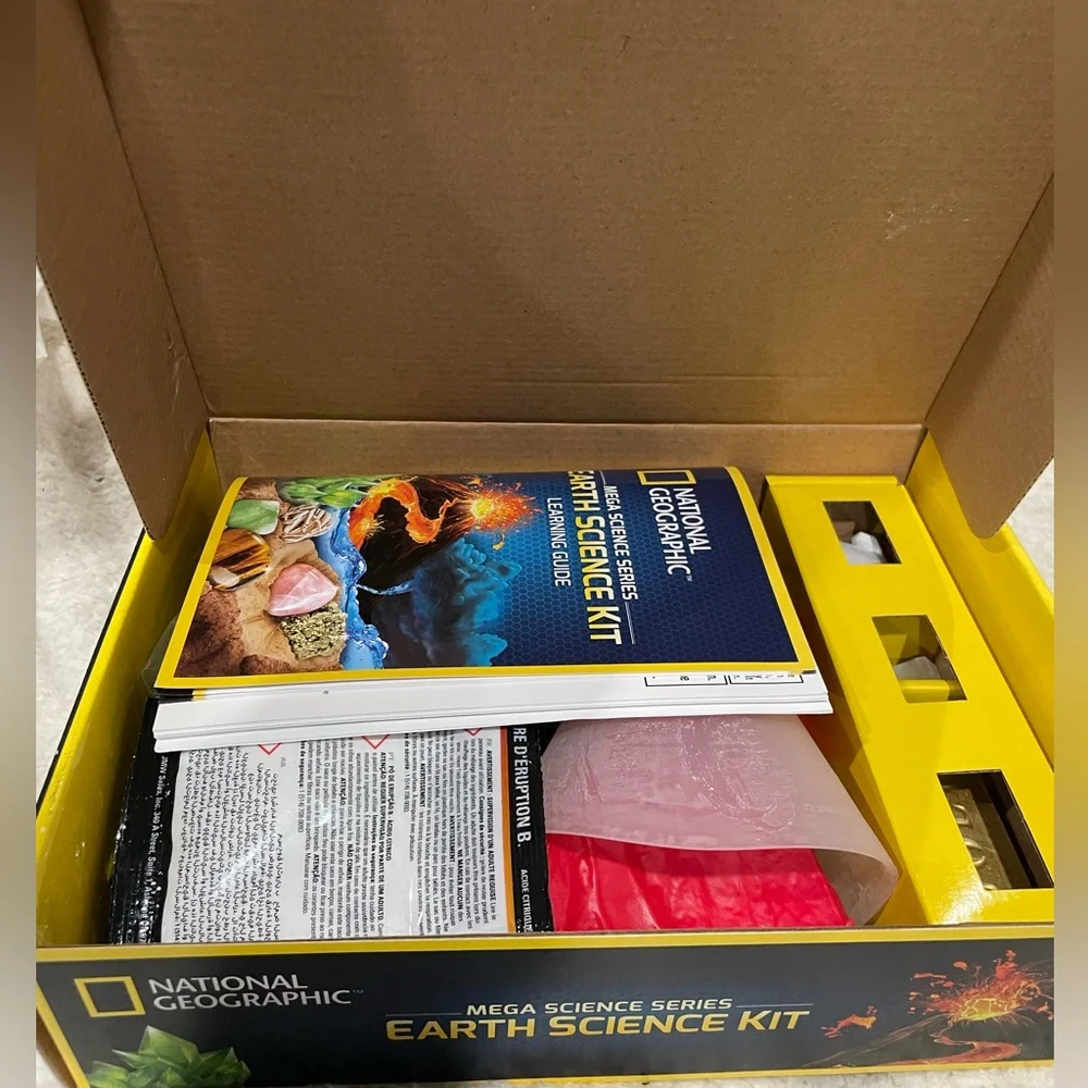 National Geographic STEM Science Kit - 15+ Experiments, Crystal Growing, Volcano
